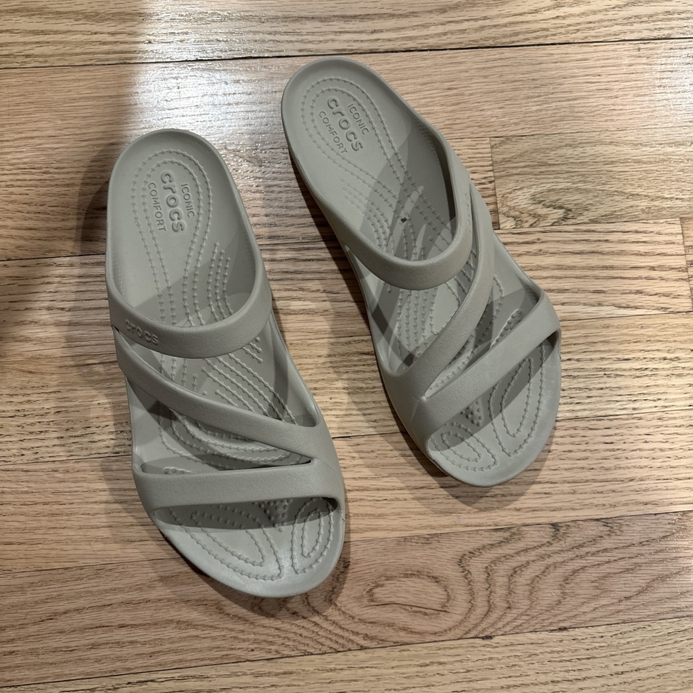 CROCS Kadee II Women's beige strappy sandal size 8